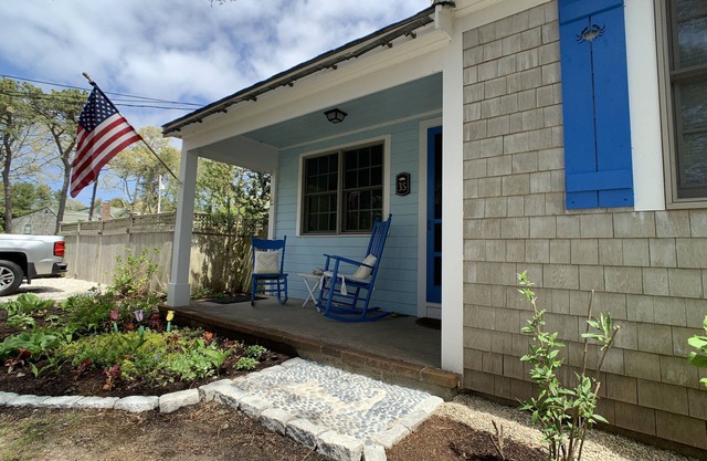 Waterfront Cape Cod Cottage in private Association Beach community, sleeps 6