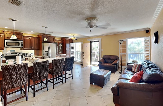 Waterfront Condo w. Community Pool+ Snowbird Friendly. 30-Night Min
