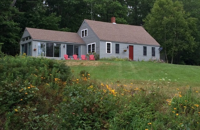 WATERFRONT COTTAGE on 53 acre private preserve, pet friendly