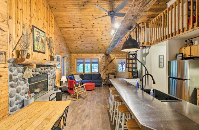 Waterfront Cottage with Dock on Papoose Lake!