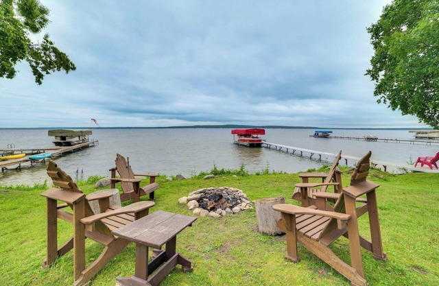 Waterfront Cottage w/Dock on Burt Lake!