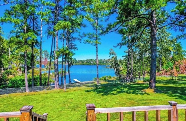 Waterfront Cove 3 bed, 3 bath, jacuzzi tub, screened sunroom, deck,fireplace