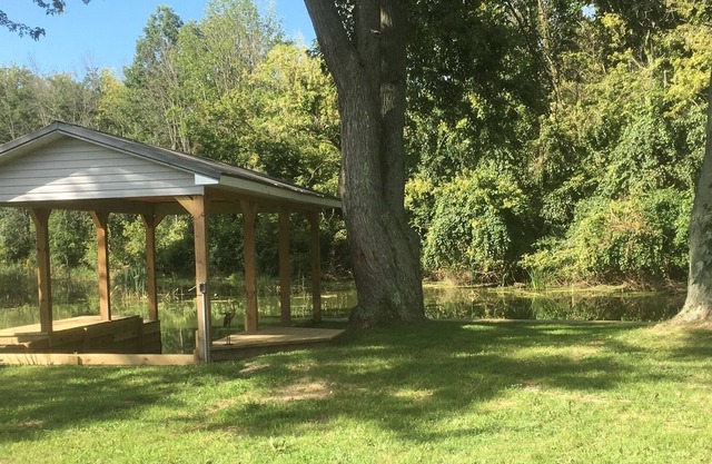 WATERFRONT Eagle's Nest Lake Cottage with Boat Dock on Buckeye Lake