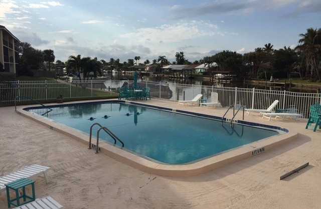 Waterfront! Enjoy Beautiful Sunsets and Fish off the Docks!