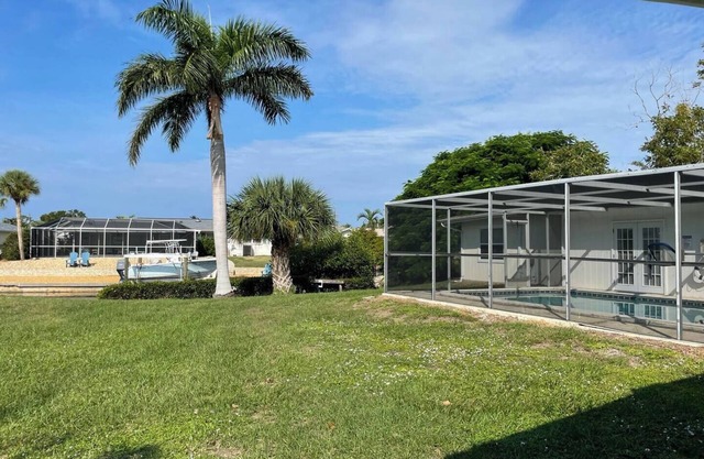 Waterfront Family Retreat, heated pool, 2 miles from the Beach