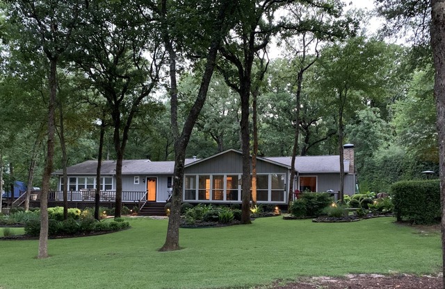 Waterfront, golf course home with resort amenities, 3 bedroom, 3 bath, sleeps 8.