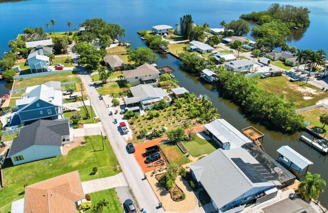 Waterfront Guest House between St Petersburg & Tampa