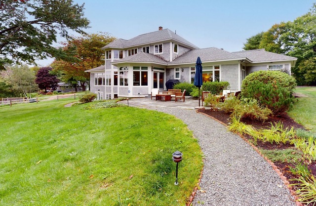 Waterfront home with ocean views, fireplace, AC & washer/dryer