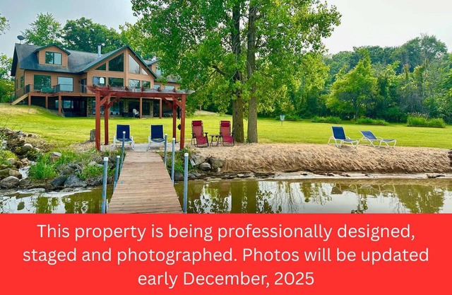 Waterfront - Hot Tub - 10min to DT - Game Room