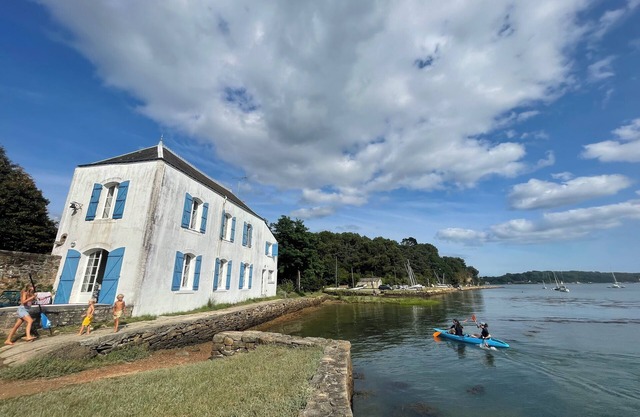 Waterfront house, sleeps 8