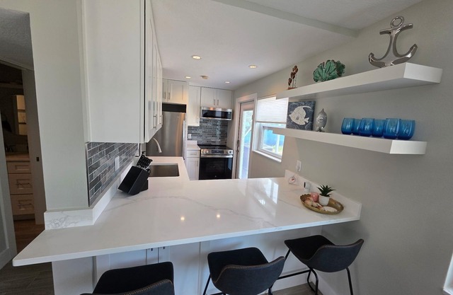 Waterfront Island Estates Condo – Walk to Clearwater Beach, 2BR + Patio Viewsnn