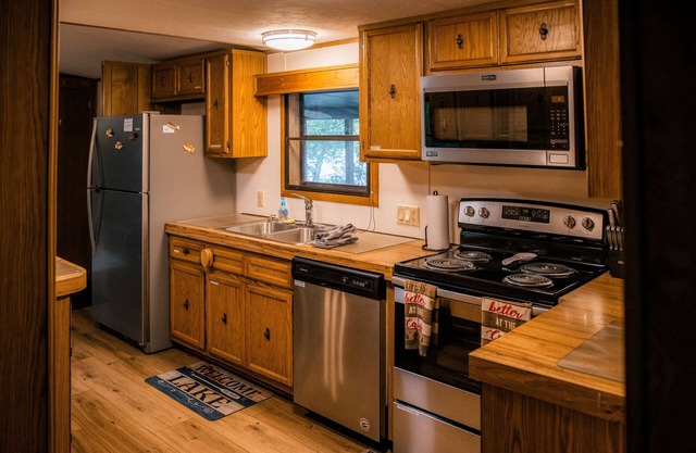 Waterfront lake house with dock, gazebo, kayaks, firepit, & central AC