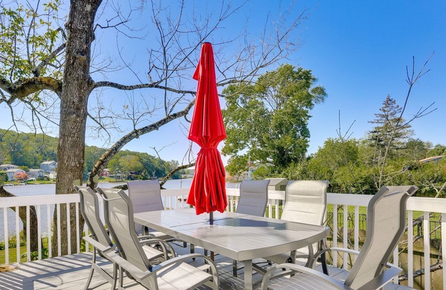 Waterfront Lake Hopatcong Vacation Rental w/Dock