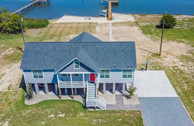 Waterfront Luxury River House with Beach - New Construction