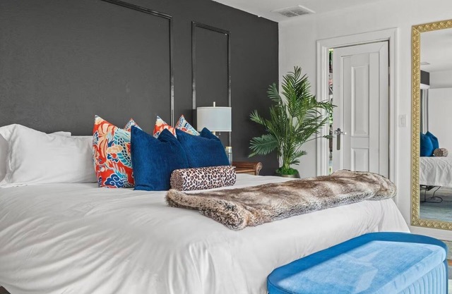 Waterfront Mansion: Pool- Hot Tub- Private Dock- 6BR