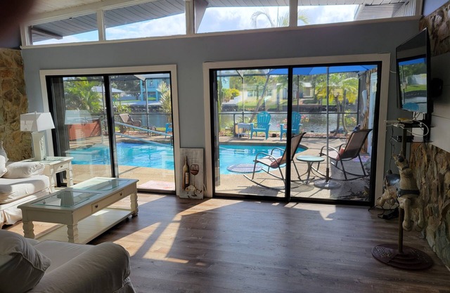 Waterfront Mid Century Cottage w/Pool and Spa- Close to beaches - Sleeps 9