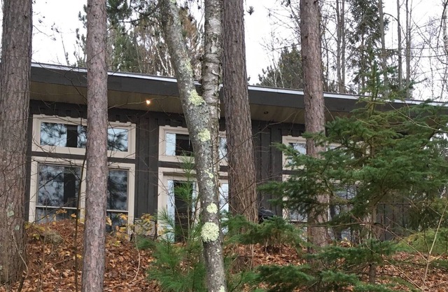 Waterfront modern/rustic Cabin