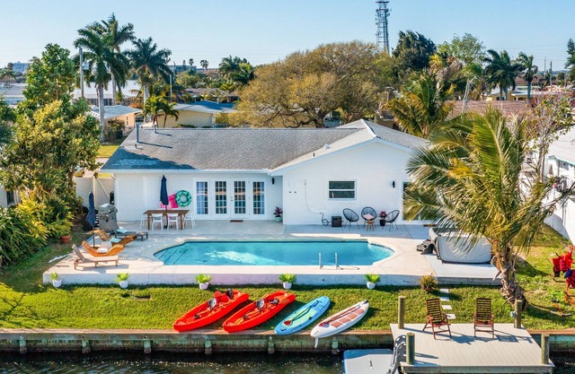 Waterfront Oasis 3B/3B Private Heated Pool, Hot Tub & Dock! 1/2 mile from Ocean!