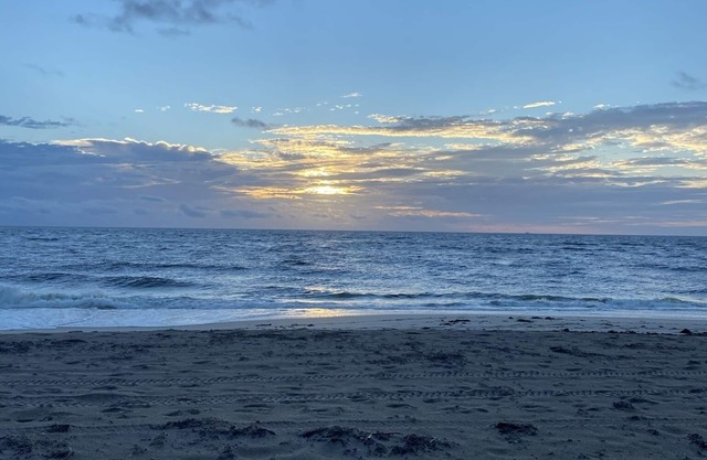 Waterfront Oasis, Beach Access + Saltwater Pool