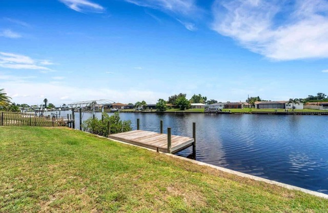Waterfront Oasis w/Pool & Putt