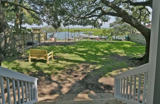 Waterfront + on Marshwalk w/Dock, Yard & Grill