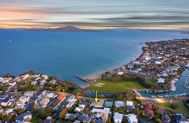 Waterfront retreat with stunning sea view - Family friendly & Great location n