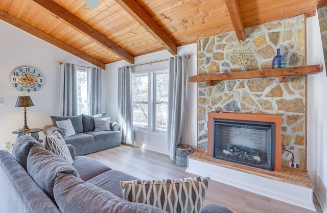 Waterfront Shelby Home w/Fireplace & Scenic Decks