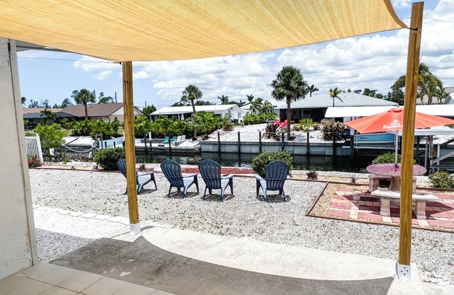 Waterfront Tranquil Paradise. nRelax & enjoy beautiful sunsets from your dock!