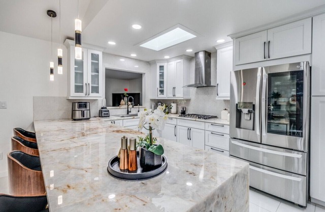 Waterfront views 2 lakes getaway game room