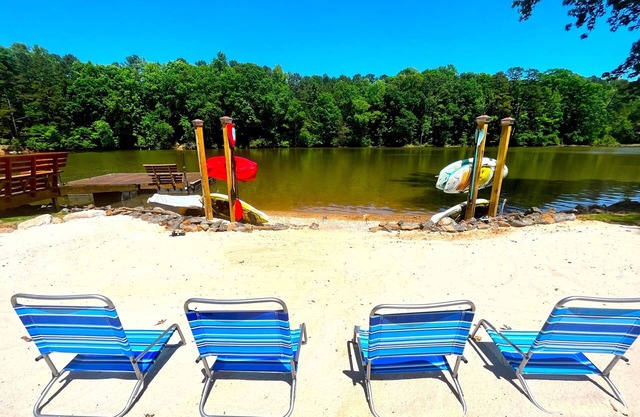 Waterfront with Beach, Easy Water Access, Kayaks, Paddleboards, Boat Rentals!