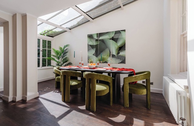 Waterloo. Calling! Sleep in Style & Historic Vibes