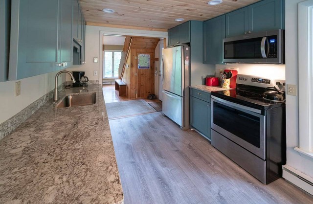 Waterville Estates Large 4 Bed/3 Full Bath Ski Home Rec Center