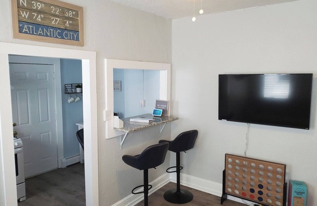 Wavecrest- Quick walk to the Tropicana