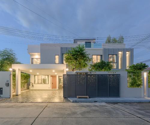 Wealth Pool Villa Chiang Mai