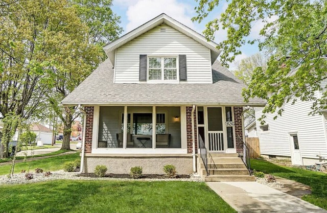 Webster Ave · Close to entertainment, shopping and restaurants