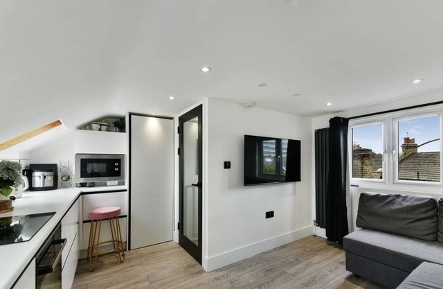 Welcome to our chiswick 2-bedroom, 3-bathroom property in west london