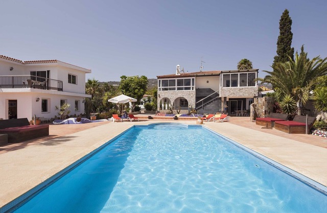 Welcome to Paradise! Ideal for multiple families, Private Pool, BBQ House, Wifi