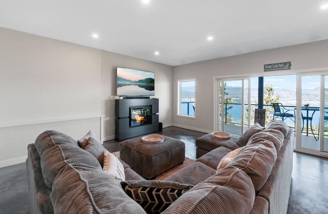 Welcome to Serenity Vista a postcard view from every window