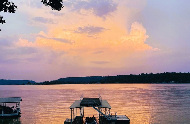 Welcome to "The Lilly Pad" Waterfront Resort Cottage at Smith Lake!
