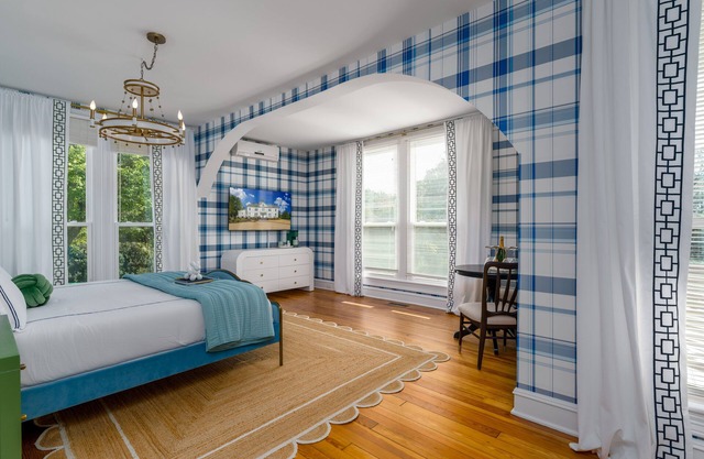 Welcome to the newly appointed Everett Estate: Where Modern Luxury Meets Historic Charm