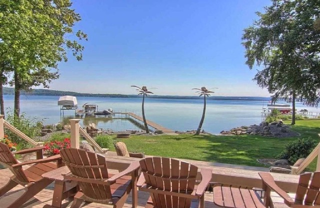 Welcome To Twin Palms A Beautiful Oasis On The Chain Of Lakes Near TC