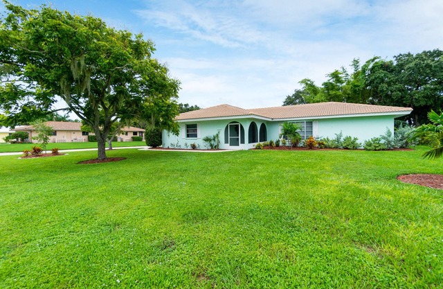 Welcome to your santuary! New 25 rates for oversized pool and quiet corner lot.