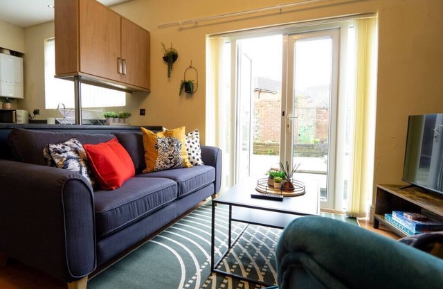 Welcoming 5BR Flat in Manchester