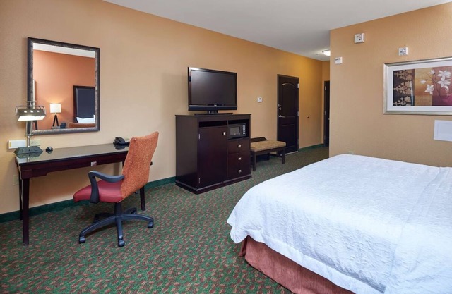 Welcoming Room with Free Hot Breakfast & Parking - Near Baylor