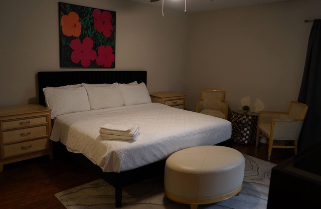 Well-Appointed 3BR Home w/Standalone Guest House