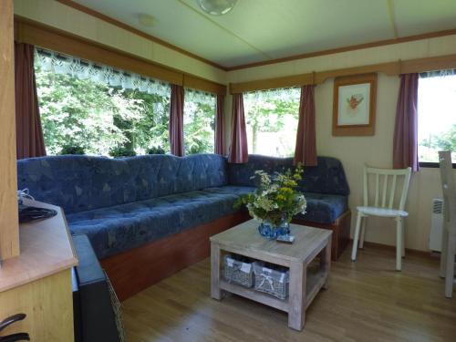 Well-equipped mobile home with garden in Normandy