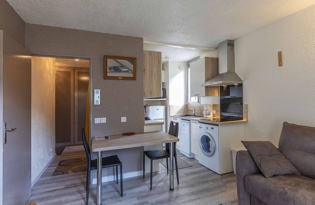Well-Equipped Studio for 4 with Parking, Near Ski Lift