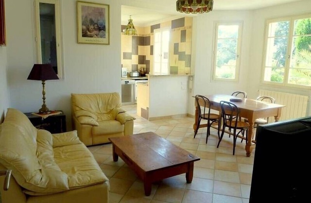 Well located calm comfort Cap d'Antibes. Clim 2 ch stay terrace garden parking