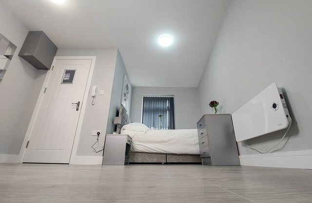 West Bromwich Studio, Sleeps 2 near Birmingham