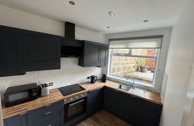 West End Retreat, Minutes to Airport & City Center